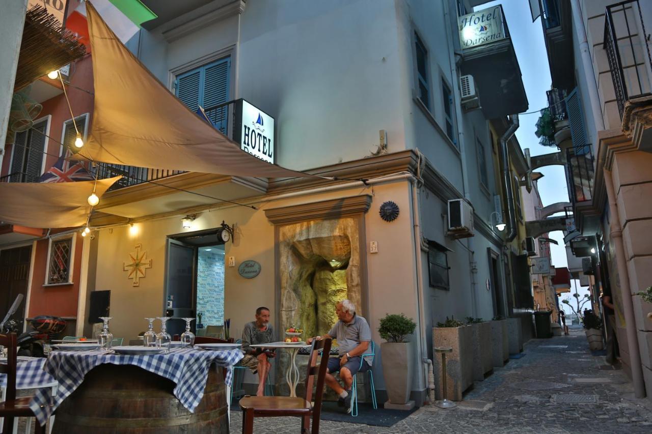 Hotel Darsena ปอซซุออลี ภายนอก รูปภาพ