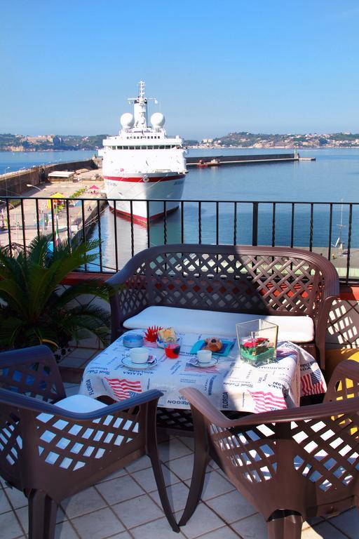 Hotel Darsena ปอซซุออลี ภายนอก รูปภาพ